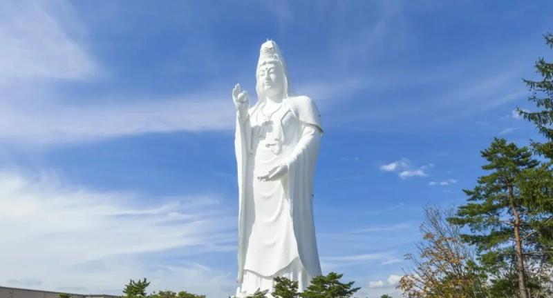 Достигнув неба: 11 самых высоких статуй в мире. Одна из них – в России