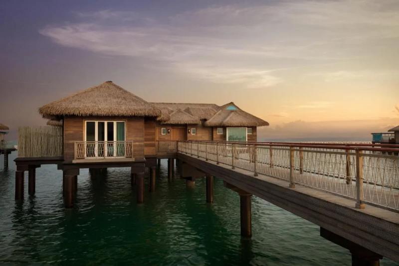 Почти как на Мальдивах: в каких странах есть отели с виллами на воде