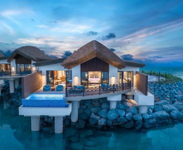 Почти как на Мальдивах: в каких странах есть отели с виллами на воде