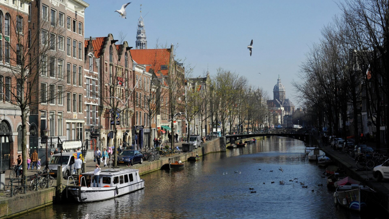 Власти Амстердама борются с массовым туризмом